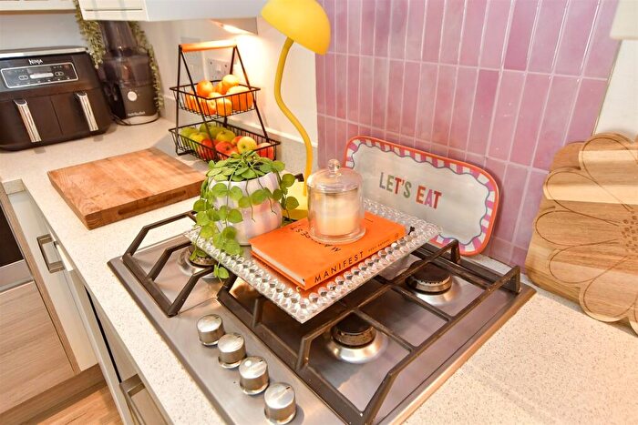 2 Bedroom Flat For Sale In Rapson End, Sittingbourne, Kent, ME10