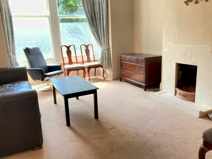 3 Bedroom Flat To Rent In Very Near Grafton Road Area, Acton W3