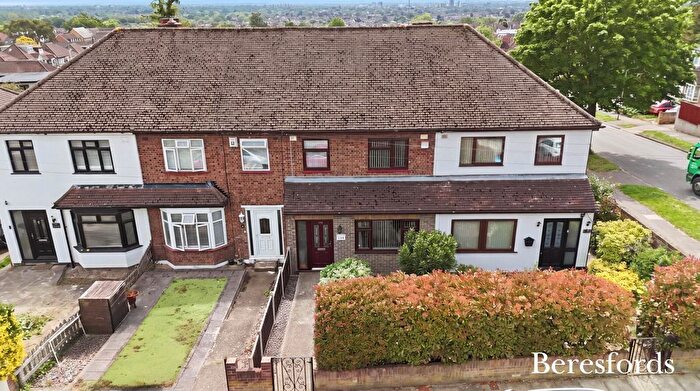 3 Bedroom Terraced House For Sale In Highfield Road, Romford, RM5