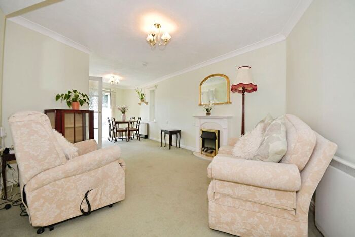 2 Bedroom Flat For Sale In Stephenson Court, Chesterfield, S40