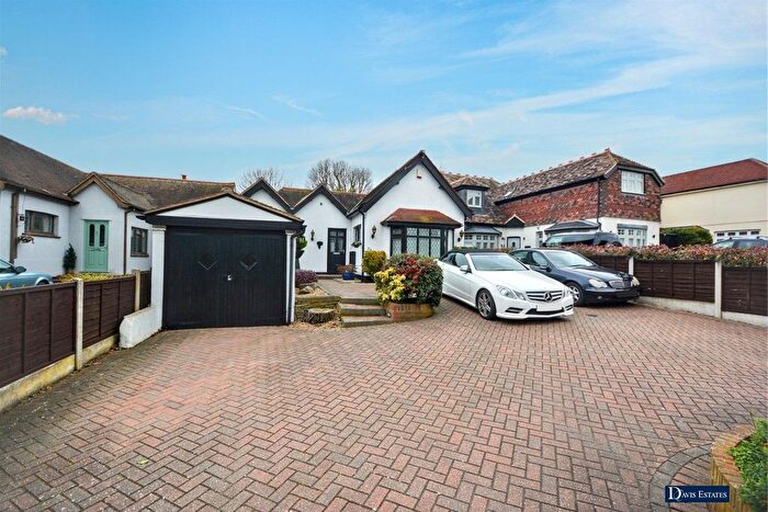 4 Bedroom Bungalow For Sale In Ardleigh Green Road, Borders Of Emerson Park, Hornchurch, RM11