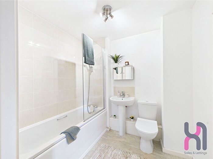 2 Bedroom Flat To Rent In Endeavour House, B Elmira Way, M5