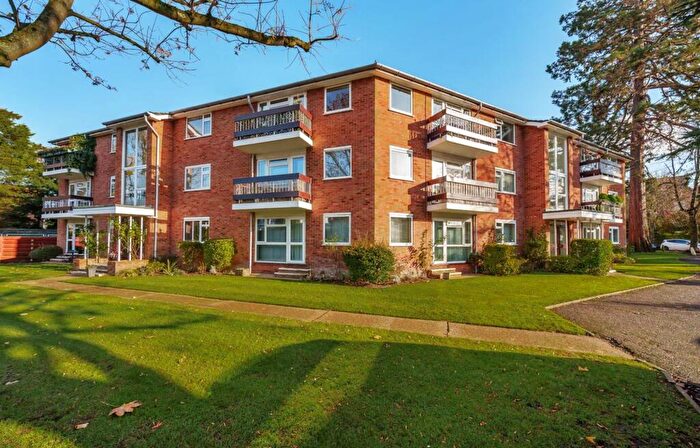 2 Bedroom Flat For Sale In St. Martins Avenue, Epsom, KT18