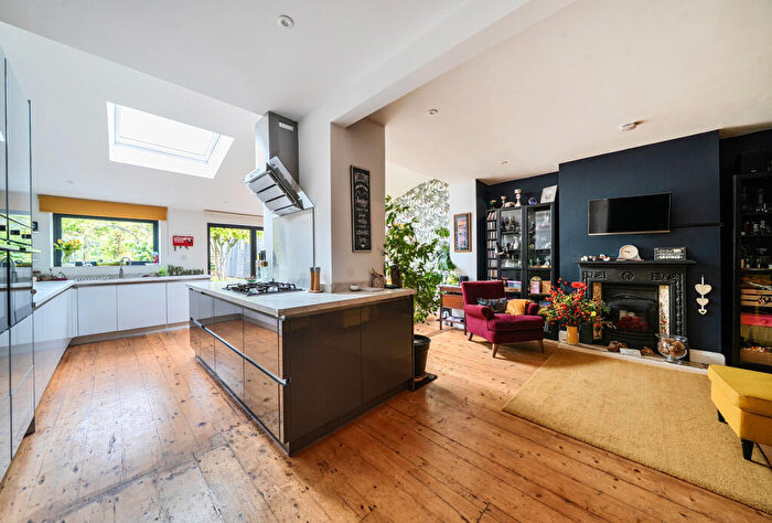 3 Bedroom Terraced House For Sale In Heyford Avenue, Bristol, BS5