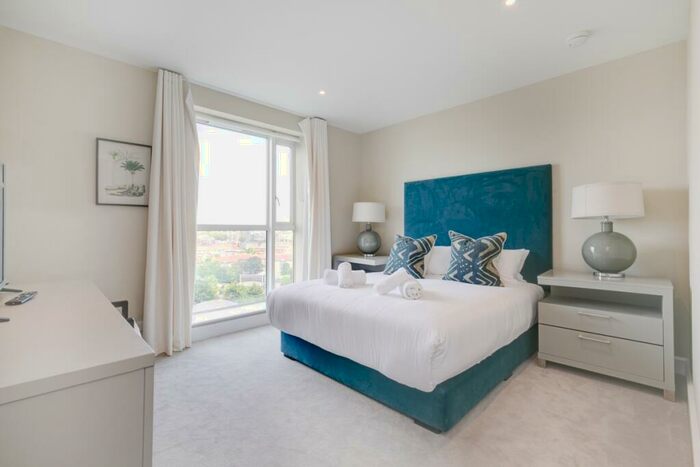 2 Bedroom Apartment To Rent In Westferry Circus, E14