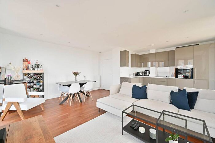 2 Bedroom Flat To Rent In Victory Parade, Woolwich, London, SE18