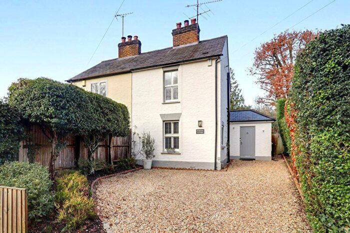 3 Bedroom Semi-Detached House For Sale In Kennel Lane, Windlesham, GU20