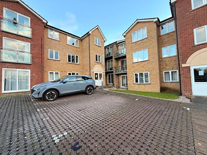 2 Bedroom Flat To Rent In Stortford Hall Park, Bishop's Stortford, CM23