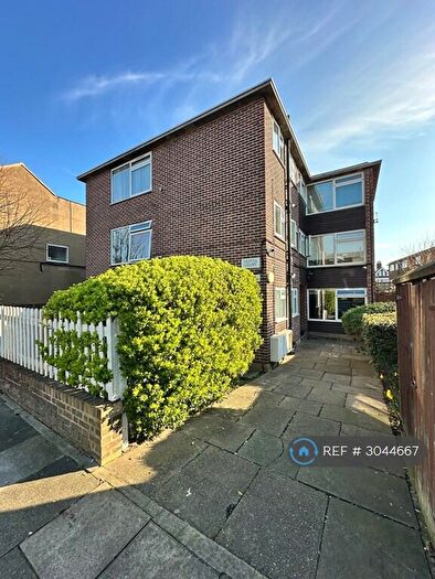 Studio To Rent In Chase Side, Enfield, EN2