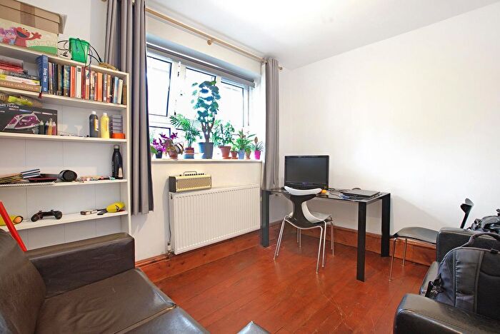 2 Bedroom Flat To Rent In County Street, London, SE1