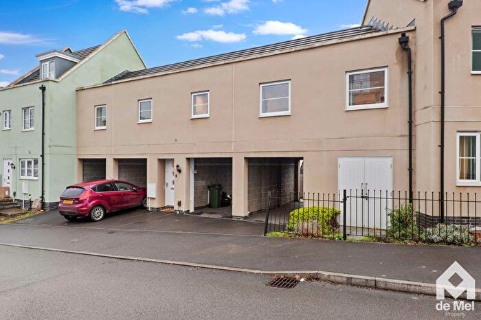 2 Bedroom Coach House For Sale In Burford Road, Cheltenham, GL52