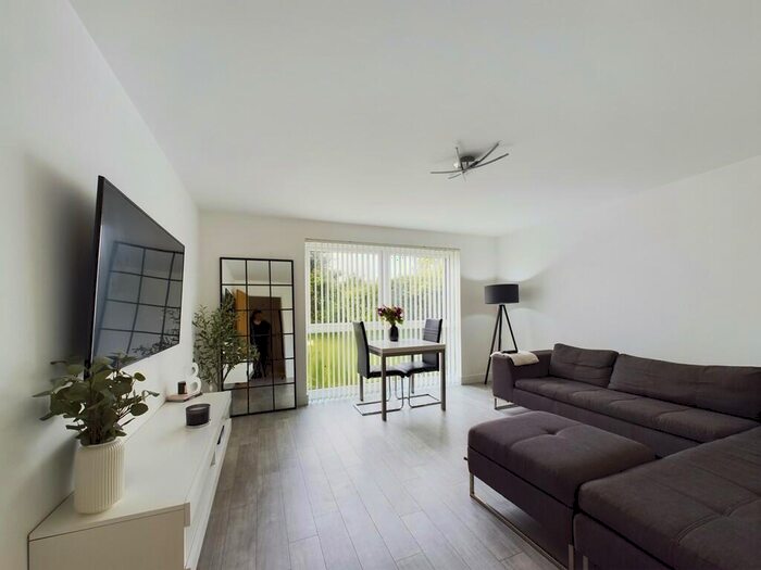 1 Bedroom Apartment To Rent In Crabtree Lane, Lancing, BN15