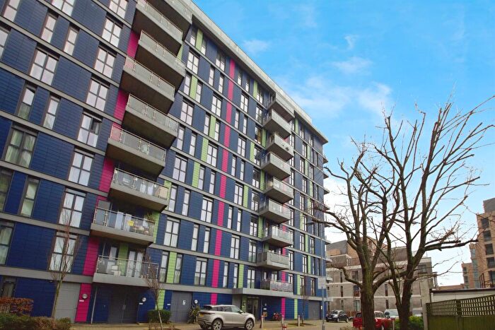 3 Bedroom Flat For Sale In Hatton Road, Wembley, HA0