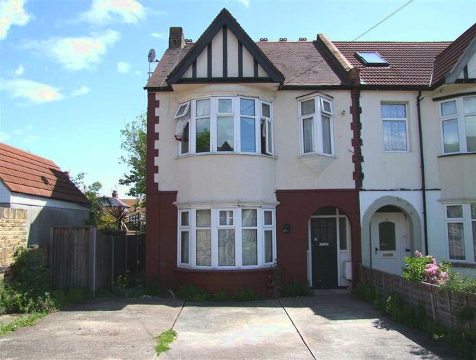2 Bedroom Flat To Rent In Leamington Road, Southend-On-Sea, SS1
