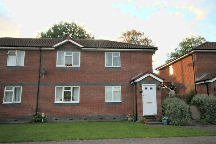 2 Bedroom Apartment To Rent In Westbourne Court, Penarth, CF64