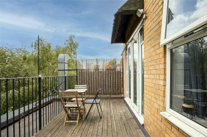 3 Bedroom Apartment To Rent In Junction Road, Archway, London, N19