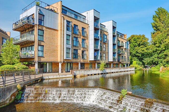 1 Bedroom Flat For Sale In The Embankment, Nash Mills Wharf, Hemel Hempstead, HP3