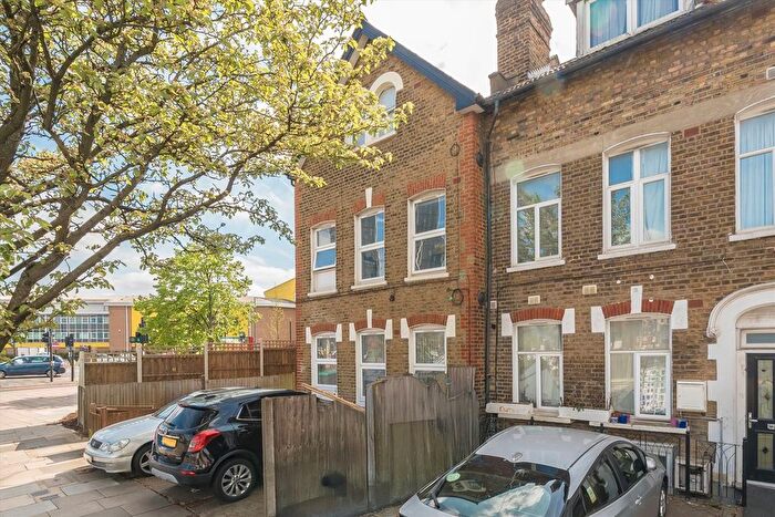 1 Bedroom Flat To Rent In York Road, Acton, W3