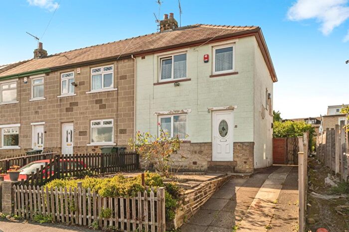 3 Bedroom End Of Terrace House For Sale In Estcourt Road, Bradford, BD7