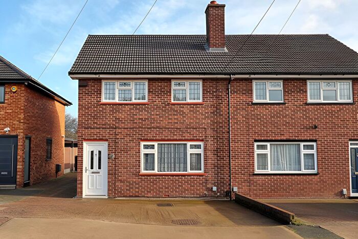 3 Bedroom Semi Detached House For Sale In Elliott Gardens, Romford, RM3