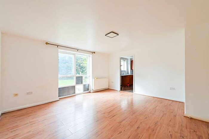 2 Bedroom Flat For Sale In Beckton, Beckton, London, E6