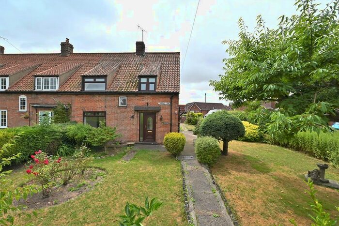 3 Bedroom End Of Terrace House For Sale In Chapel Lane, Marton Le Moor, HG4
