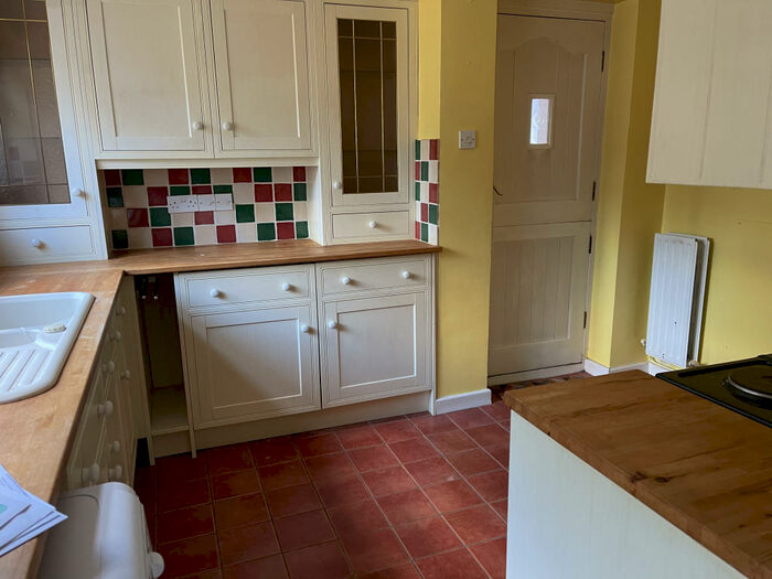 2 Bedroom Bungalow To Rent In Burdon Lane, Sutton, London, SM2