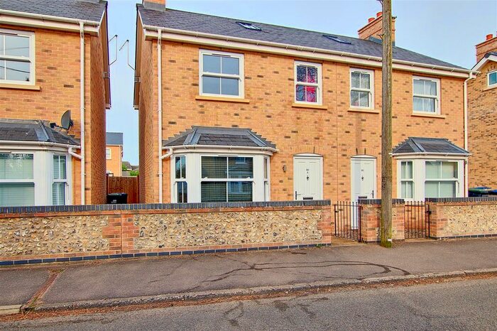 3 Bedroom Semi-Detached House To Rent In Paddock Street, Soham, Ely, CB7