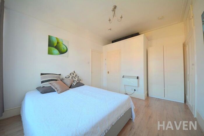 Flat To Rent In Durham Road, East Finchley, London, N2