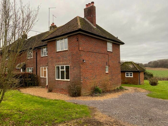 3 Bedroom Semi-Detached House To Rent In East Tisted, Alton, Hampshire, GU34
