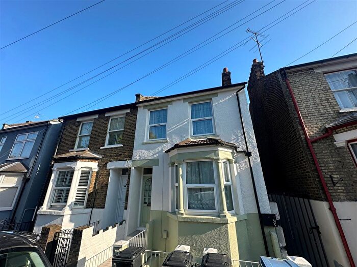 1 Bedroom Flat To Rent In Gladstone Road, Watford, WD17