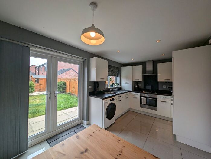 3 Bedroom Semi-detached House To Rent In Whitwell Close, Wakefield, West Yorkshire, WF2