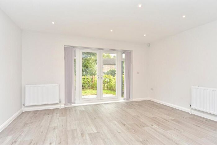 2 Bedroom Flat For Sale In Weybridge Close, Lords Wood, Chatham, Kent, ME5