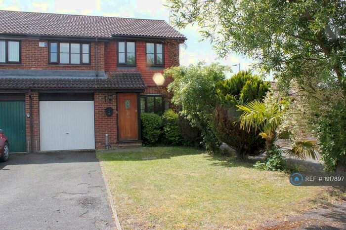 3 Bedroom Semi-Detached House To Rent In Vane Road, Thame, OX9