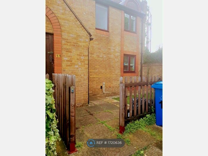 2 Bedroom End Of Terrace House To Rent In Isambard Place, London, SE16