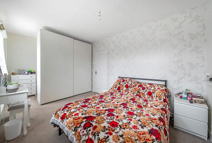 3 Bedroom Terraced House For Sale In St. Helier Avenue, Morden, SM4