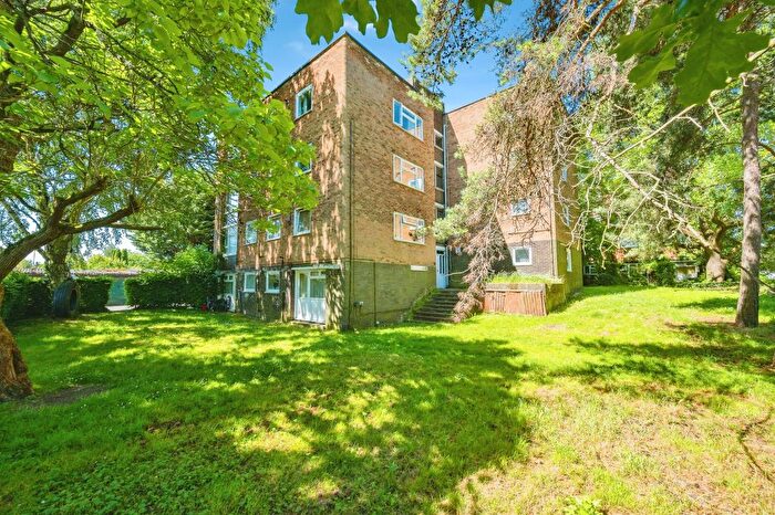 1 Bedroom Flat To Rent In Hollybush Lane, Welwyn Garden City, AL7