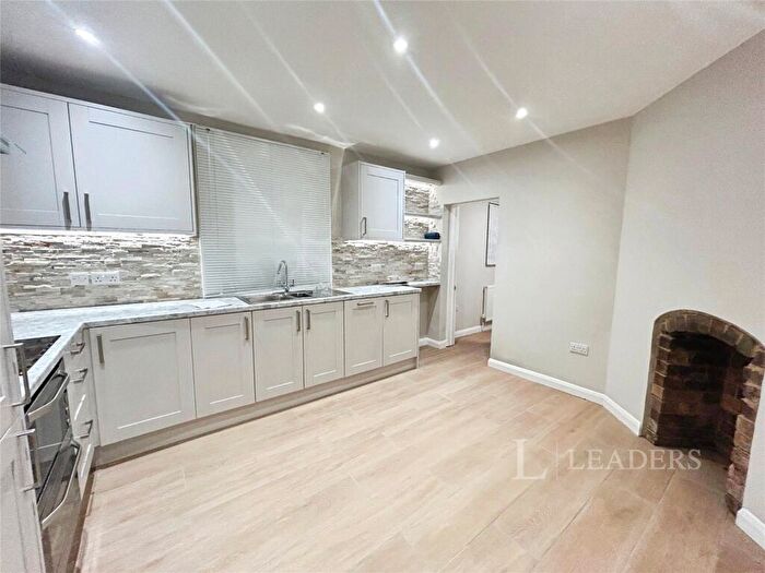 2 Bedroom Flat To Rent In Hewlett Place, Cheltenham, Gloucestershire, GL52