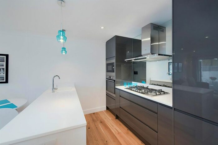 1 Bedroom Flat To Rent In Moore Park Road, Fulham, SW6