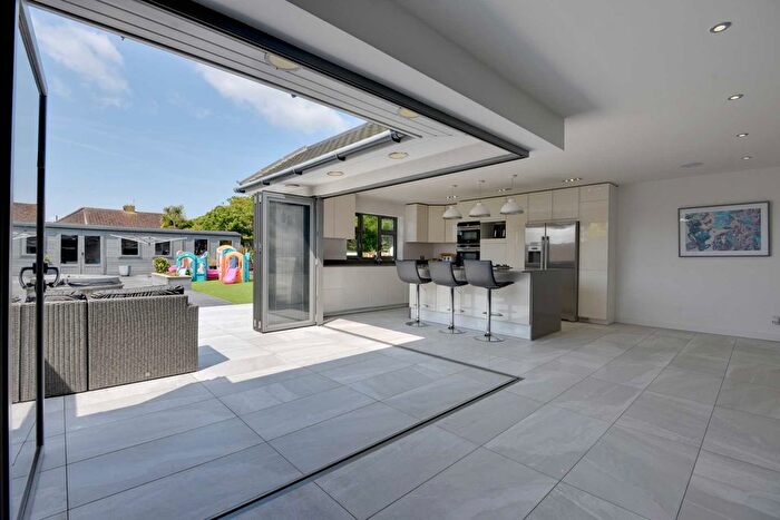 3 Bedroom Detached Bungalow To Rent In Fairfield Gardens, Portslade, BN41