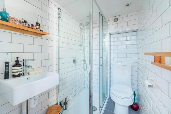 Studio To Rent In Brixton Hill, Brixton Hill, London, SW2