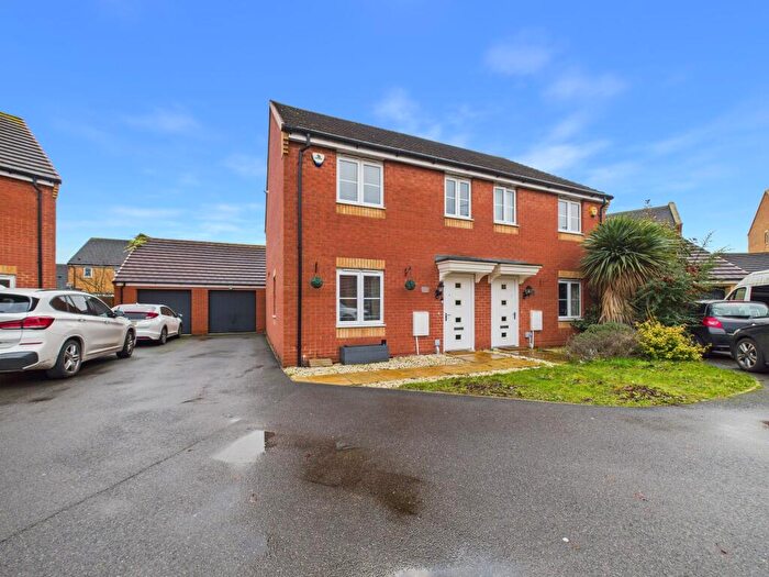 3 Bedroom Semi Detached House For Sale In Shipton Grove, Peterborough, PE7