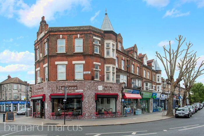 2 Bedroom Flat To Rent In Castle Hill Parade, The Avenue, London, W13