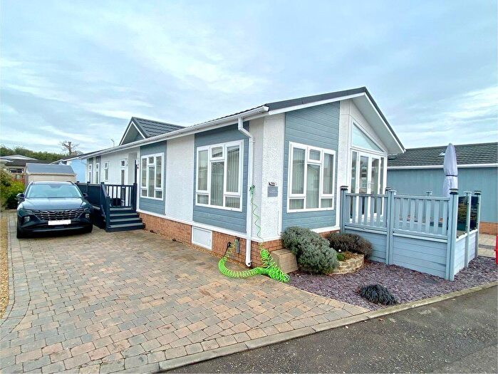 2 Bedroom Park Home For Sale In Wickham Court, Southwick Road, North Boarhunt, PO17
