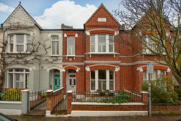 3 Bedroom Flat To Rent In Fanthorpe Street, London, SW15