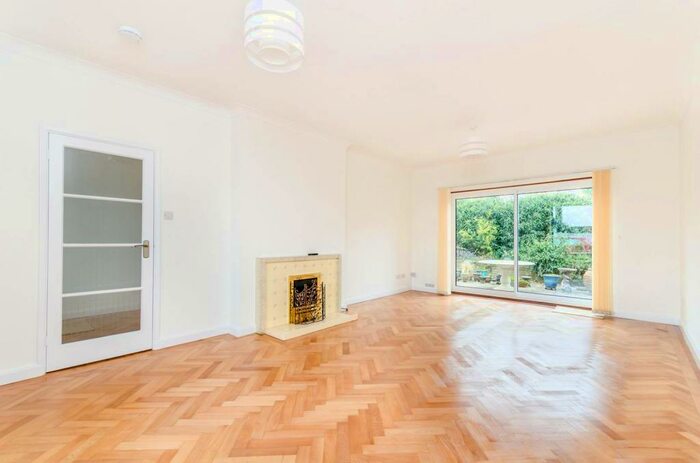 2 Bedroom Bungalow To Rent In Tulse Close, Beckenham, BR3