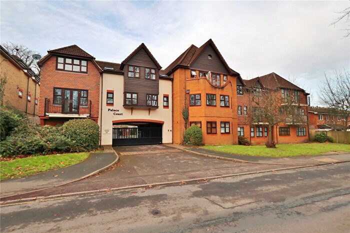 1 Bedroom Flat To Rent In Maybury Road, Woking, Surrey, GU21
