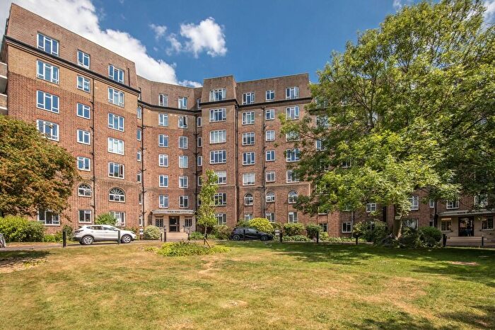 3 Bedroom Apartment For Sale In Furze Hill, Hove, BN3