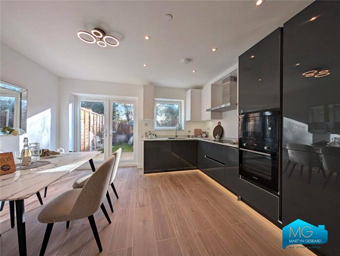 2 Bedroom Semi Detached House For Sale In Dudley Road, London, N3