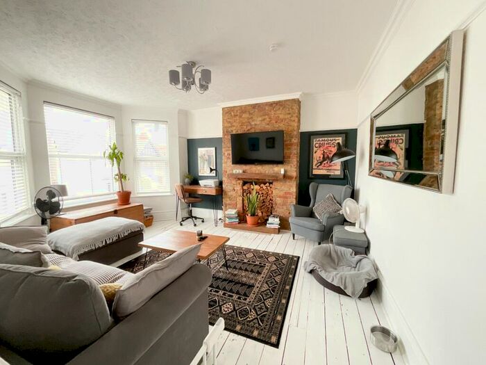 2 Bedroom Flat To Rent In A Cranley Road, Westcliff-on-Sea, SS0